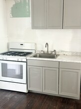 225 Willow St, Unit 3 in Waterbury, CT - Foto de edificio - Building Photo