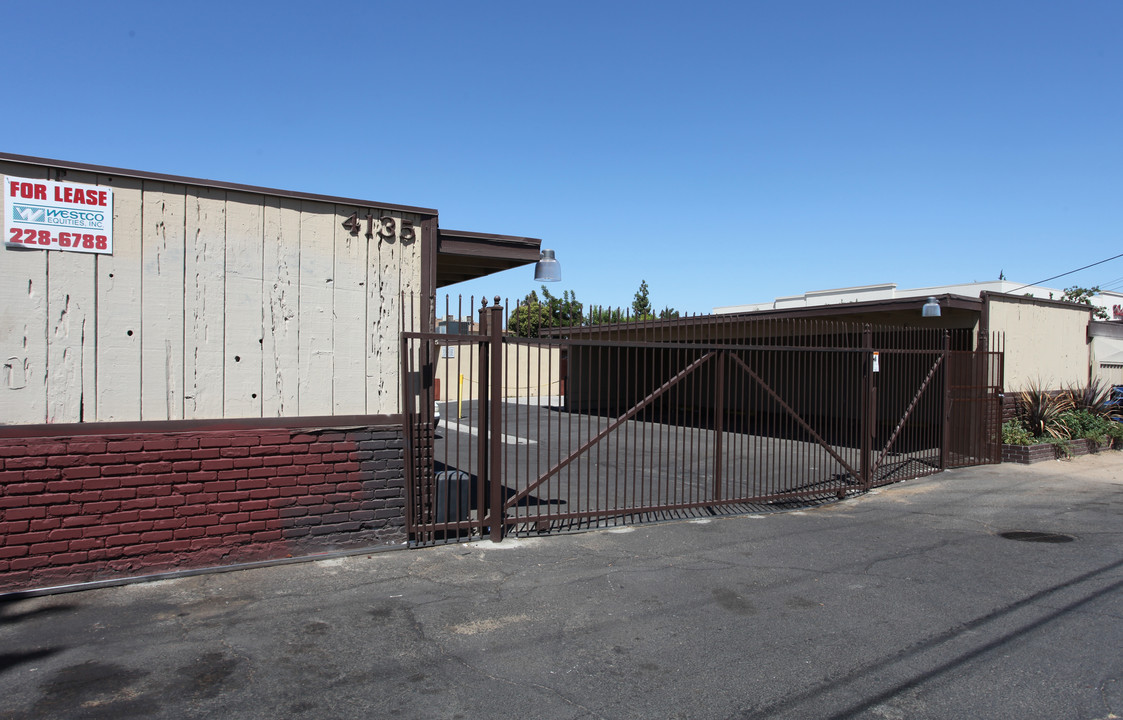 4135-4145 E Olive Ave in Fresno, CA - Building Photo