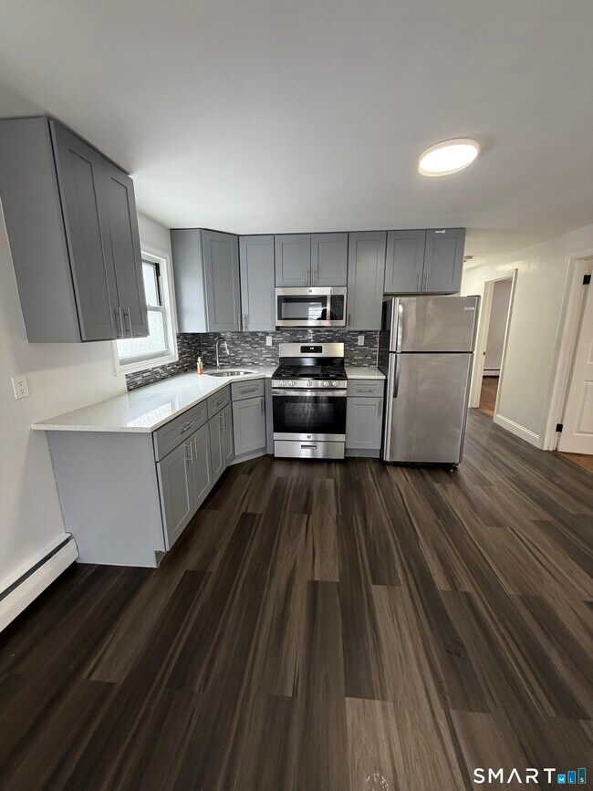 582 Capitol Ave in Bridgeport, CT - Building Photo - Building Photo