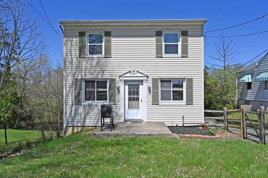 6212 Berauer Rd in Cincinnati, OH - Building Photo