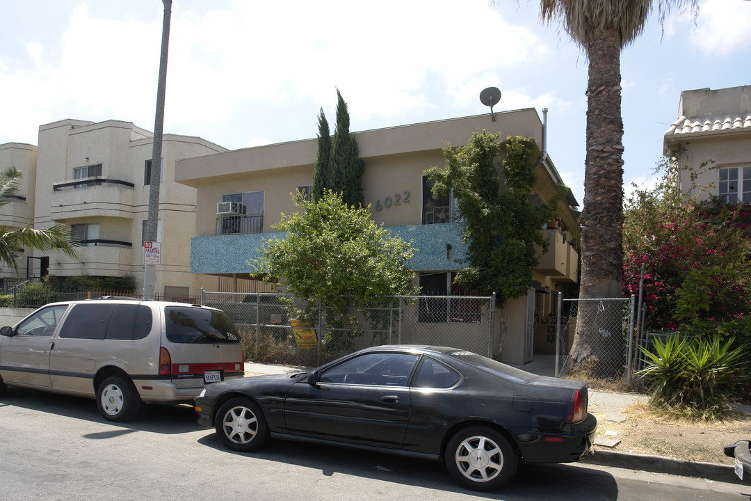 6022 Romaine St in Los Angeles, CA - Building Photo