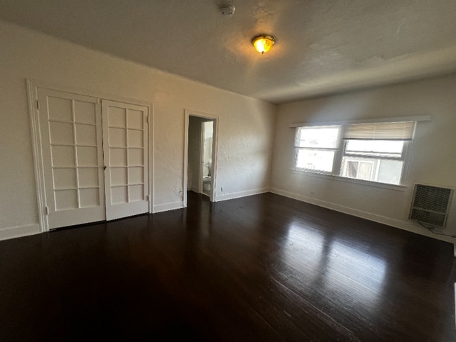 1740 Winona Blvd in Los Angeles, CA - Building Photo - Building Photo