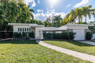 680 NE 57th St in Miami, FL - Building Photo