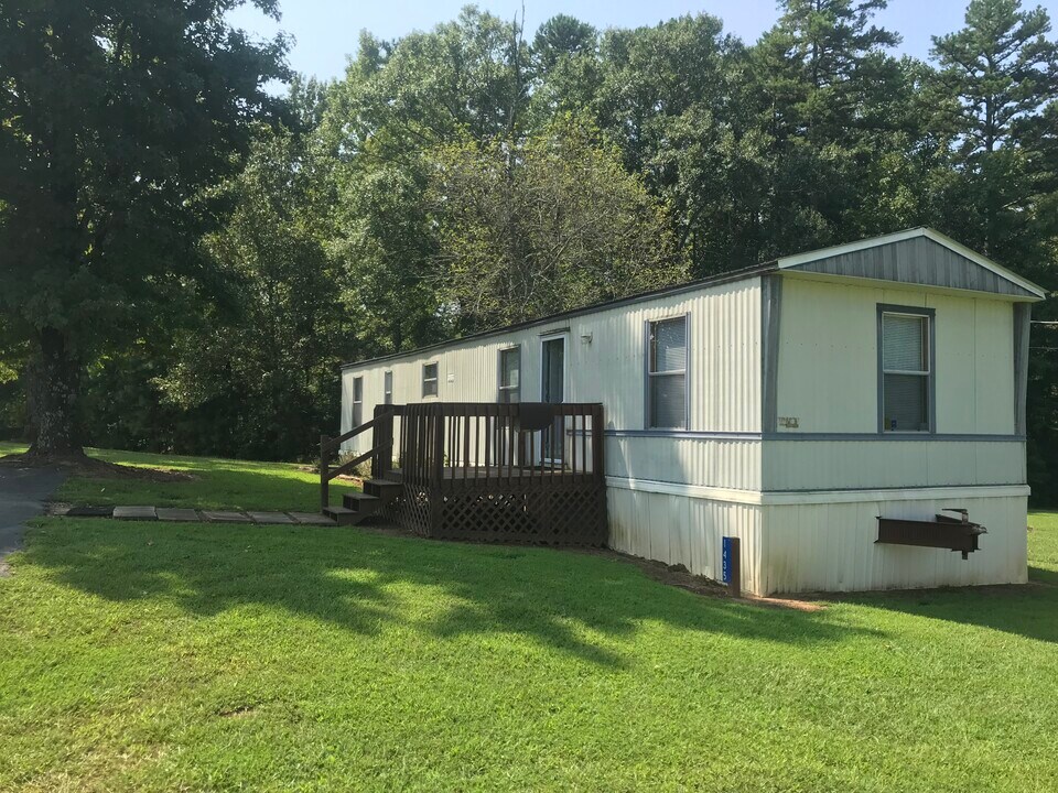 1435 Amity Rd in Anderson, SC - Foto de edificio
