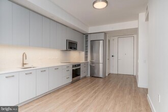 1630 Columbia Rd NW, Unit 313 in Washington, DC - Building Photo - Building Photo