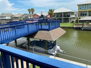 16 N White Heron Dr in La Marque, TX - Building Photo - Building Photo