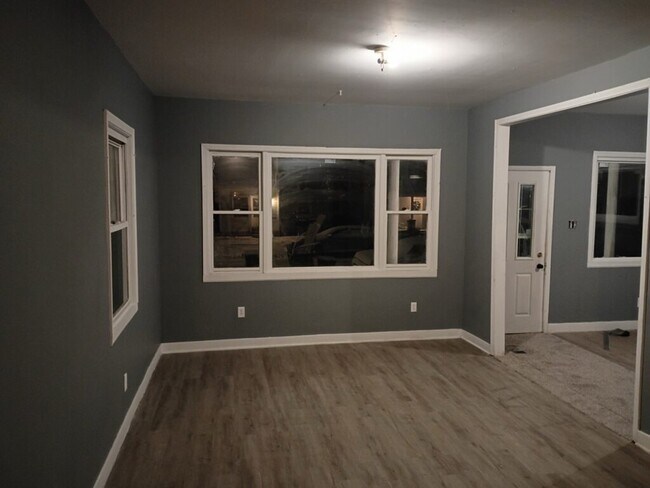 property at 122 W Donald St