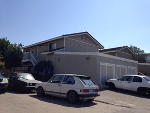 422-428 Massachusetts Ave in Vista, CA - Building Photo - Building Photo