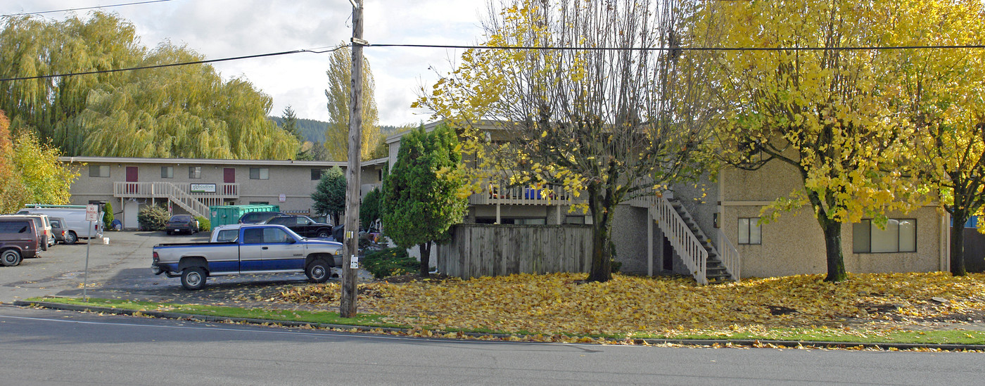 Executive Apartments in Sumner, WA - Building Photo