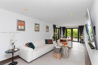 63 SW 31st Rd in Miami, FL - Building Photo - Building Photo