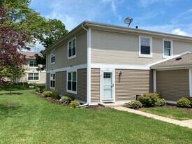 368 Farmingdale Cir in Vernon Hills, IL - Building Photo