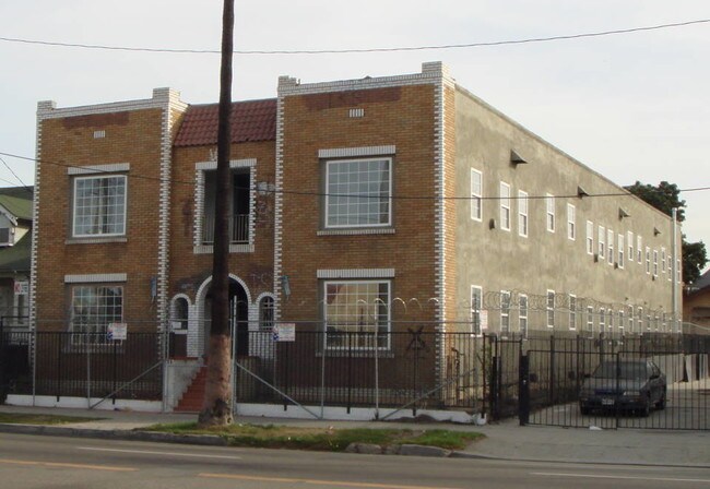 5216 S Figueroa St in Los Angeles, CA - Building Photo - Building Photo