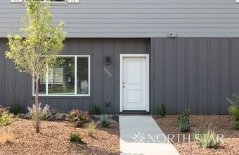 3040 SW Obsidian Ave in Redmond, OR - Building Photo - Building Photo
