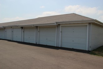 Harvest View Apartments-Heat/Water Included in Brillion, WI - Foto de edificio - Building Photo