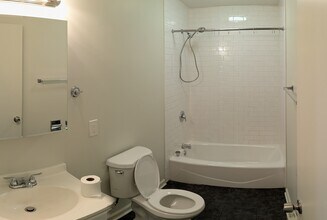 4421 Wayne Ave, Unit 1A in Philadelphia, PA - Building Photo - Building Photo