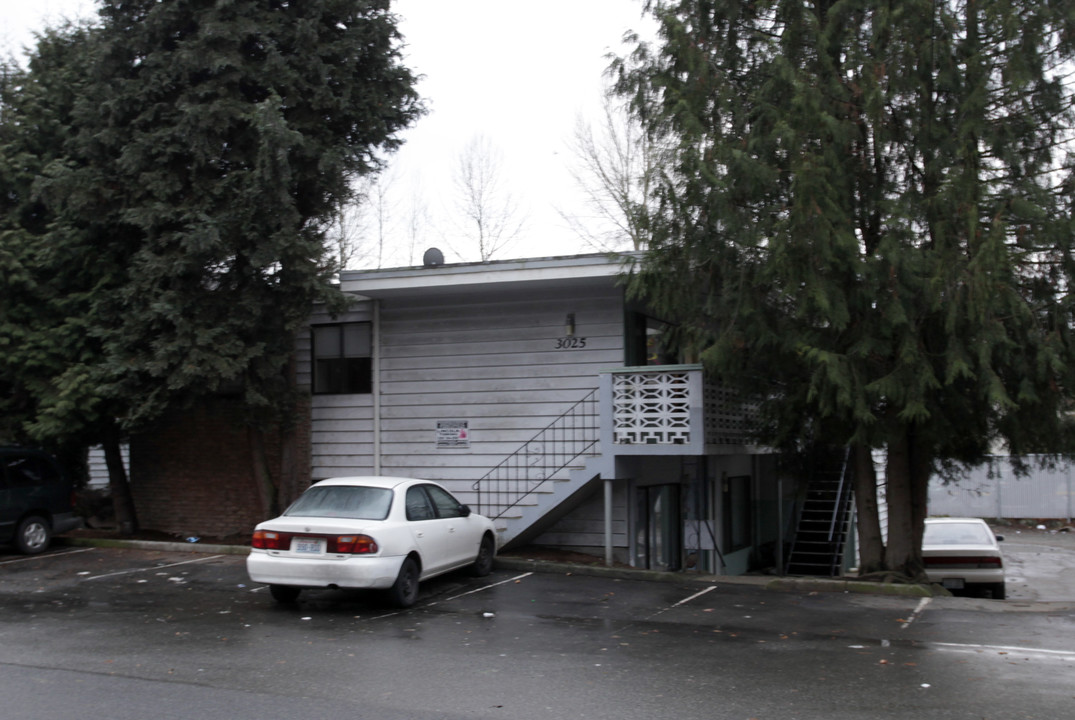 3025 NE 143rd St in Seattle, WA - Building Photo