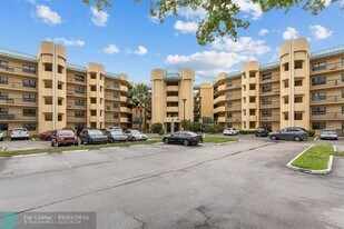6575 W Oakland Park Blvd in Lauderhill, FL - Building Photo