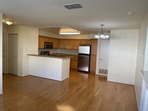 2915 N Texas St, Unit 2 BEDROOM 1 BATH CONDO in Fairfield, CA - Foto de edificio - Building Photo