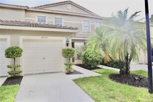 8656 S Southgate Shores Cir in Tamarac, FL - Building Photo