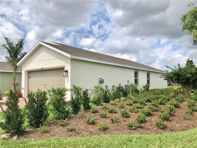 18541 Cronin Sand Ln in North Fort Myers, FL - Building Photo - Building Photo