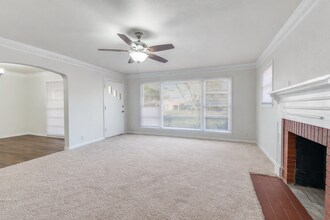 402 W Grauwyler Rd in Irving, TX - Building Photo - Building Photo