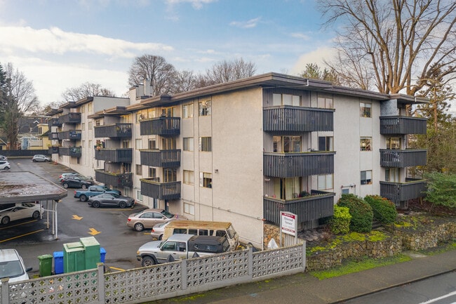 Elmwood Terrace in Victoria, BC - Building Photo - Building Photo