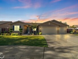 9909 Swansboro Way in Bakersfield, CA - Building Photo