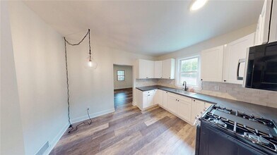 248 Anderson Ave in Rochester, NY - Foto de edificio - Building Photo