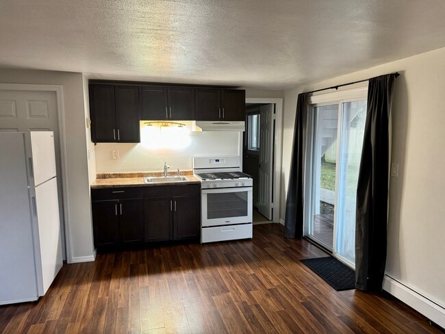 27 Florida Ave, Unit 1 Bedroom Apartment