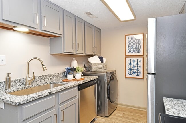 Preston Apartment Homes in Columbia, TN - Foto de edificio - Building Photo
