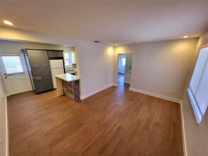 2355 SW 27th St in Miami, FL - Building Photo - Building Photo