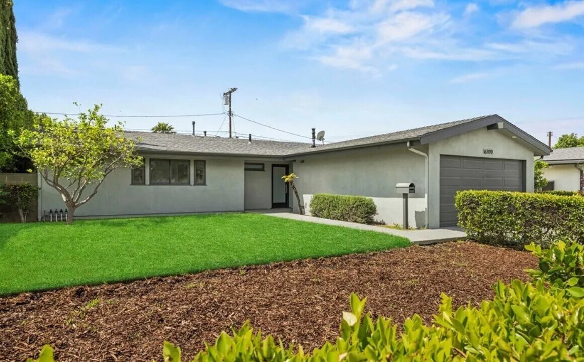 16700 Citronia St in Los Angeles, CA - Building Photo