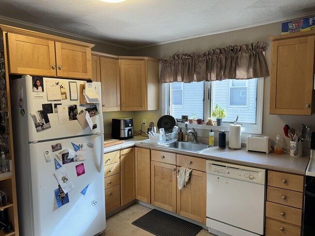 34 Woods Ave, Unit #2