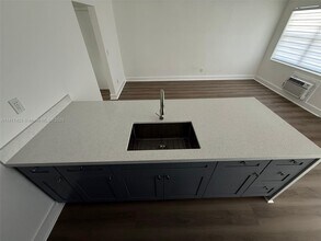2191 NE 167th St in North Miami Beach, FL - Building Photo - Building Photo