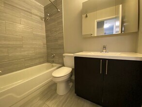 2 E Delaware Pl in Chicago, IL - Building Photo - Building Photo