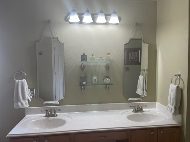 property at 112 S Lynnwood Trail