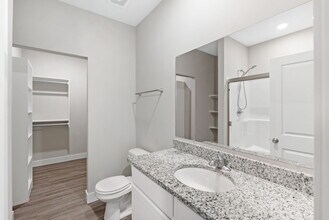 5120 N Cypress St in Bel Aire, KS - Building Photo - Building Photo