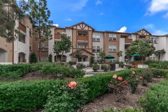 Heritage Park Senior Apartment Homes in Ladera Ranch, CA - Foto de edificio - Building Photo