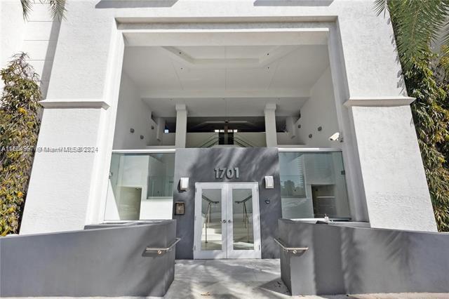 1701 Sunset Harbour Dr, Unit L704 in Miami Beach, FL - Building Photo - Building Photo