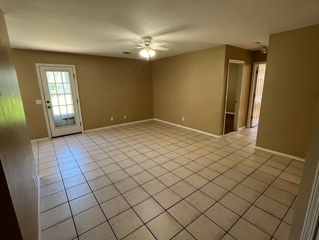 1210 E 13th St in Russellville, AR - Building Photo - Building Photo