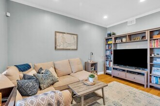 242 W Fifth St in Boston, MA - Building Photo - Building Photo