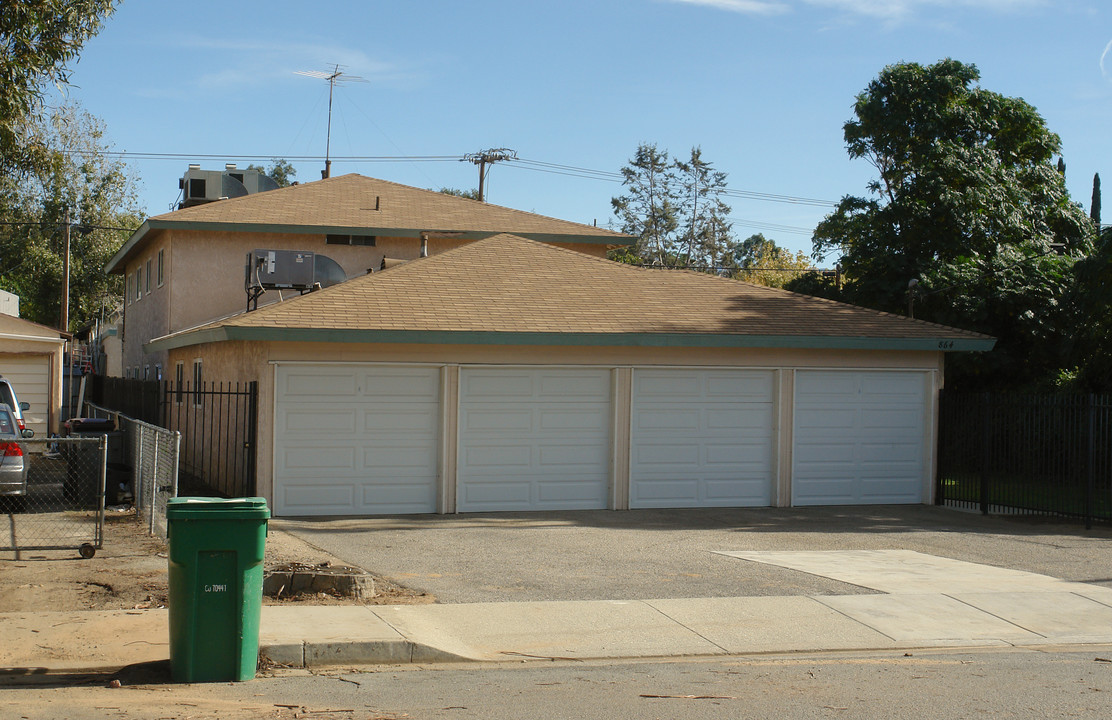 864 Wellwood Ave in Beaumont, CA - Foto de edificio