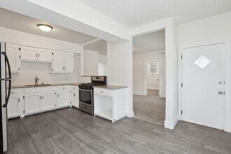 2755 Pierce St NE in Minneapolis, MN - Building Photo - Building Photo