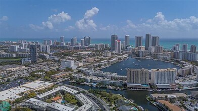 468 Golden Isles Dr in Hallandale Beach, FL - Building Photo - Building Photo