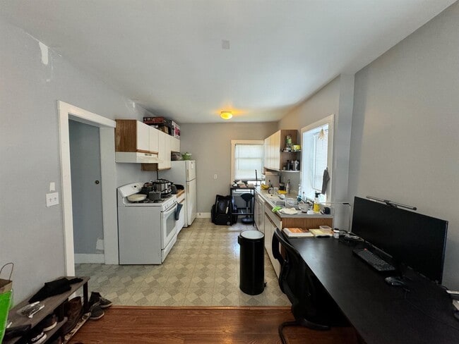 567 Putnam Ave, Unit 2