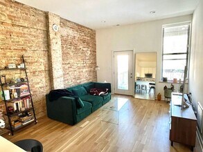 1842 S Blue Island Ave in Chicago, IL - Building Photo - Building Photo