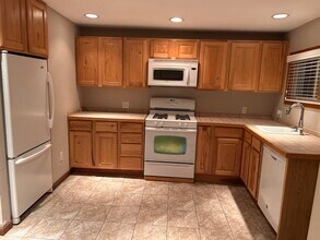 22819 12th Ave S in Des Moines, WA - Building Photo - Building Photo