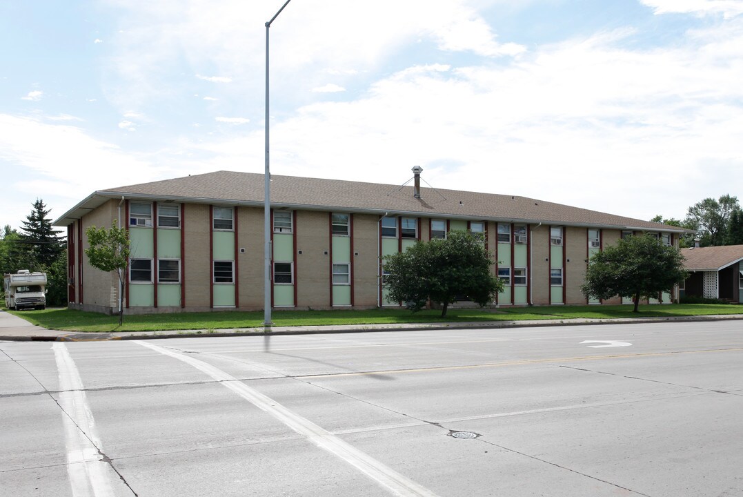 2402 Tower Ave in Superior, WI - Foto de edificio