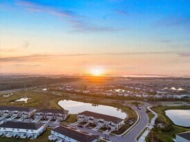 8737 Daybreak St, Unit "Kenwood*1BR&11/2BA in Sarasota, FL - Building Photo