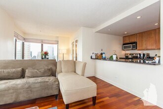 30 E Huron St, Unit 2003 in Chicago, IL - Building Photo - Building Photo